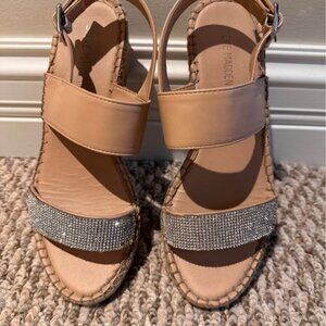 Steve Madden Girls Wedge Sandals (Youth 4)